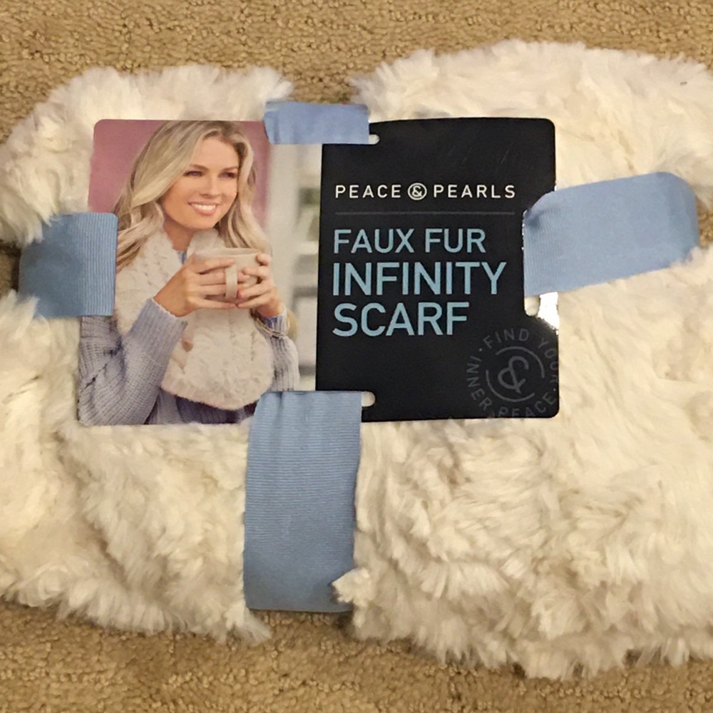 NWT Faux Fur Infinity Scarf